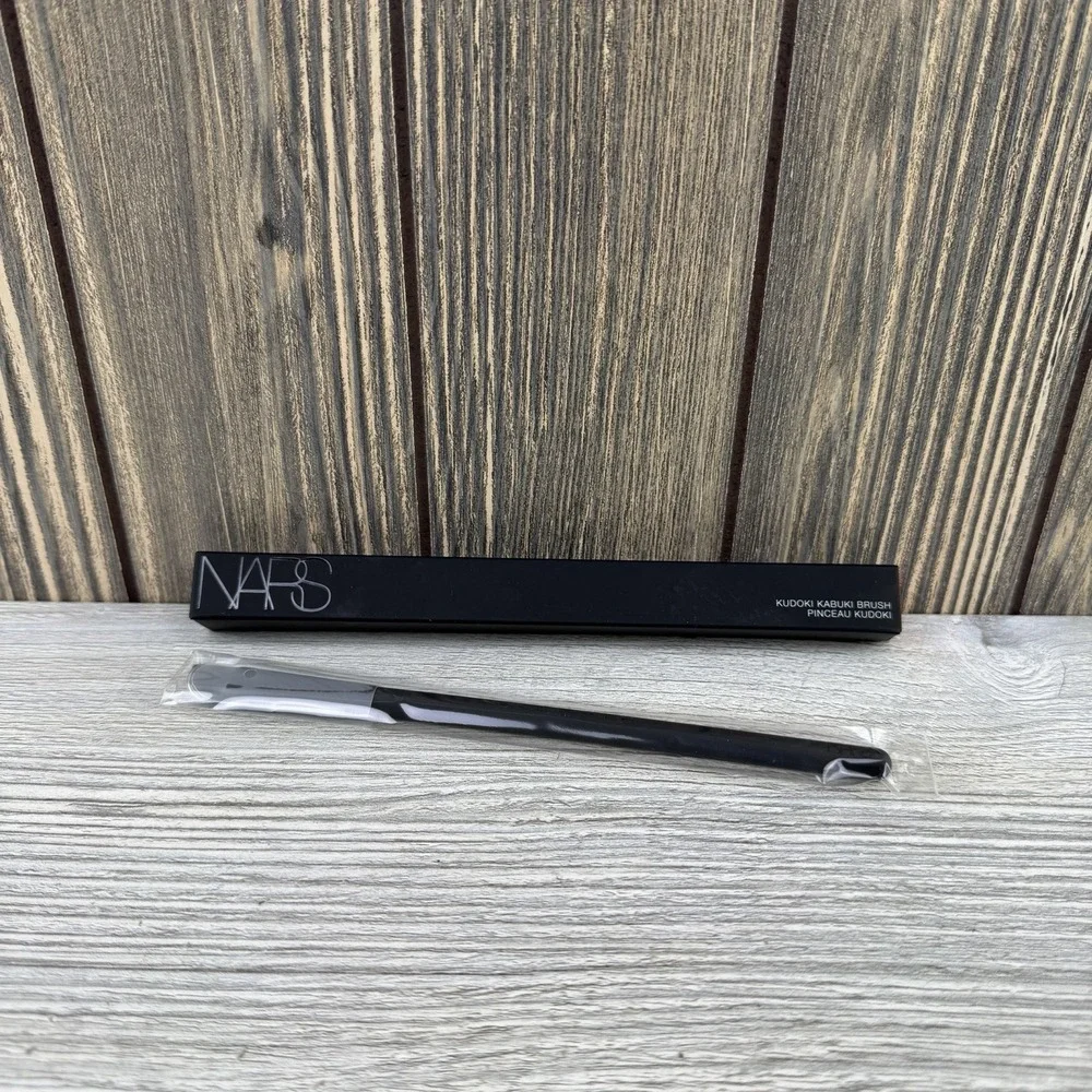 NARS Kudoki Kabuki Brush Limited Edition Makeup Brush New In Box Authentic